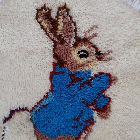 Vintage Peter Rabbit Latch Hook Rug 27" Finished Beatrix Potter Nursery Decor - Picture 7 of 7
